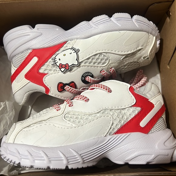 Adidas x Hello Kitty Astir Kids Shoes - size 5k BNWT - Picture 4 of 8